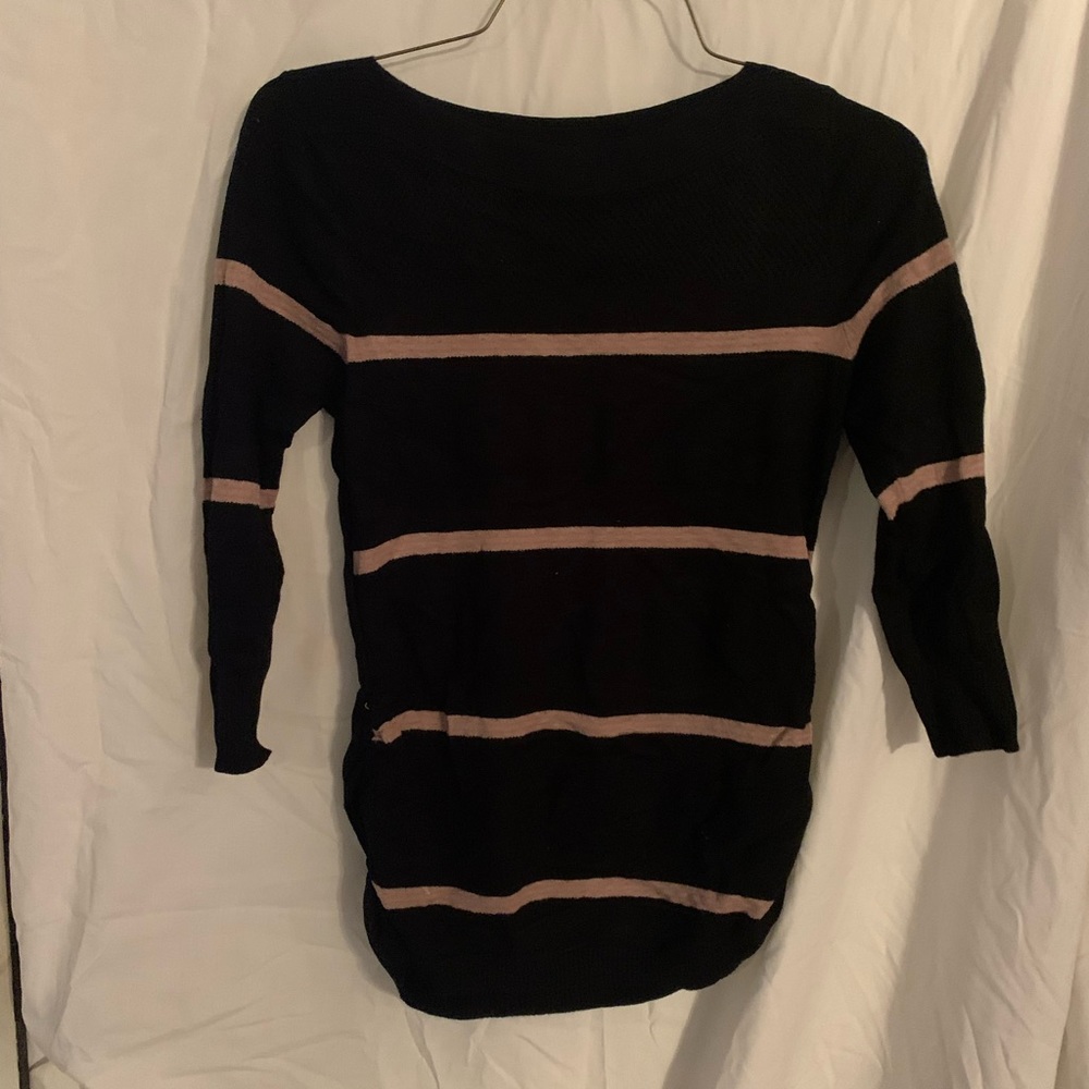 Women’s navy and brown fitted sweater.